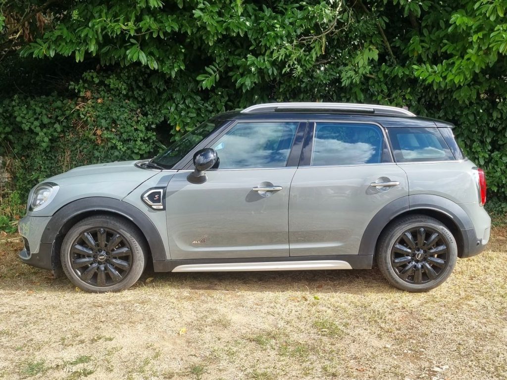 MINI Countryman Cooper S ALL4 Auto side