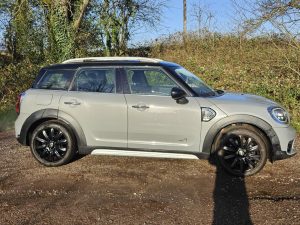 MINI Countryman Cooper S ALL4 Auto side